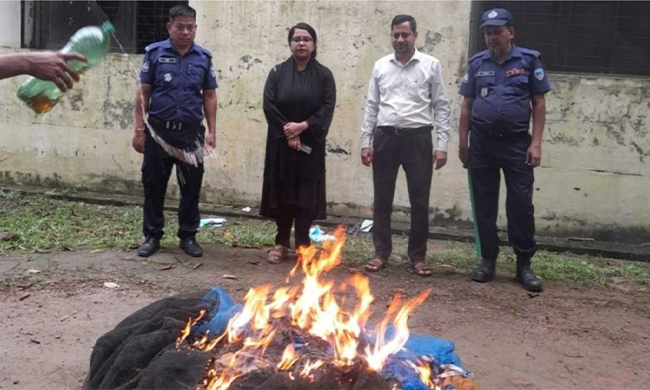 চাটখিলে ৩৫টি অবৈধ ভেসাল-মশারি জাল ধ্বংস