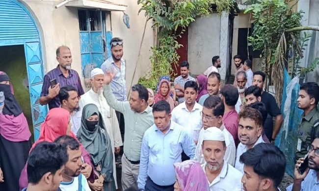 চাটখিলে বাড়ি বাড়ি গিয়ে ফ্যামিলি কার্ডের তথ্য সংগ্রহ শুরু