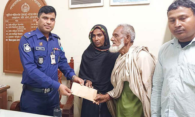 দরিদ্র নারী শ্রমিকের পারিশ্রমিকের টাকা উদ্ধার করে দিল পুলিশ &nbsp;&nbsp;