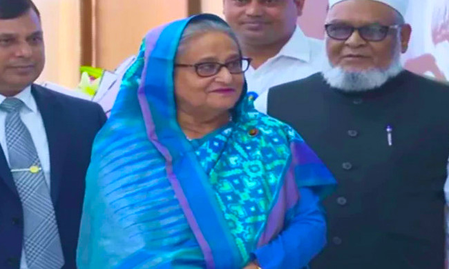 প্রধানমন্ত্রী দেশে ফিরেছেন
