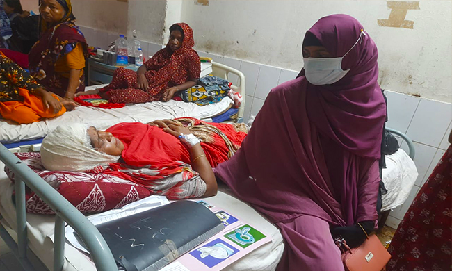 নোয়াখালীর সুবর্ণচরে সন্ত্রাসী হামলা, ভাংচুর ও লুটপাটের অভিযোগ, মহিলা সহ আহত ৬ &nbsp;&nbsp;