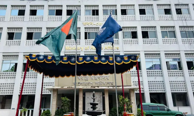 প্রশাসন ও সরকারের শীর্ষ পদগুলোতে রদবদল নিয়ে কী হচ্ছে?