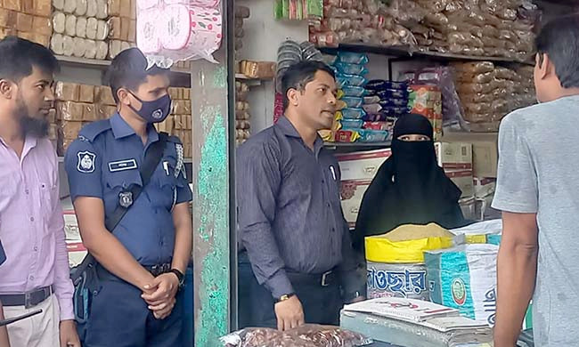 অভিযানের খবরে পেঁয়াজের দাম কমল ২৮ টাকা