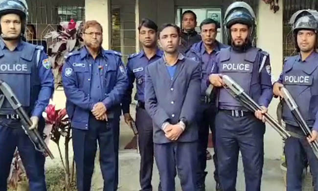 রেলের টিকিট কালোবাজারির কাছ থেকে ৪ শতাধিক যাত্রীর এনআইডি জব্দ &nbsp;&nbsp;