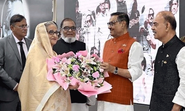 দিল্লি সফর শেষে দেশে ফিরেছেন প্রধানমন্ত্রী